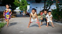 Enfants jouant dans la rue à Java